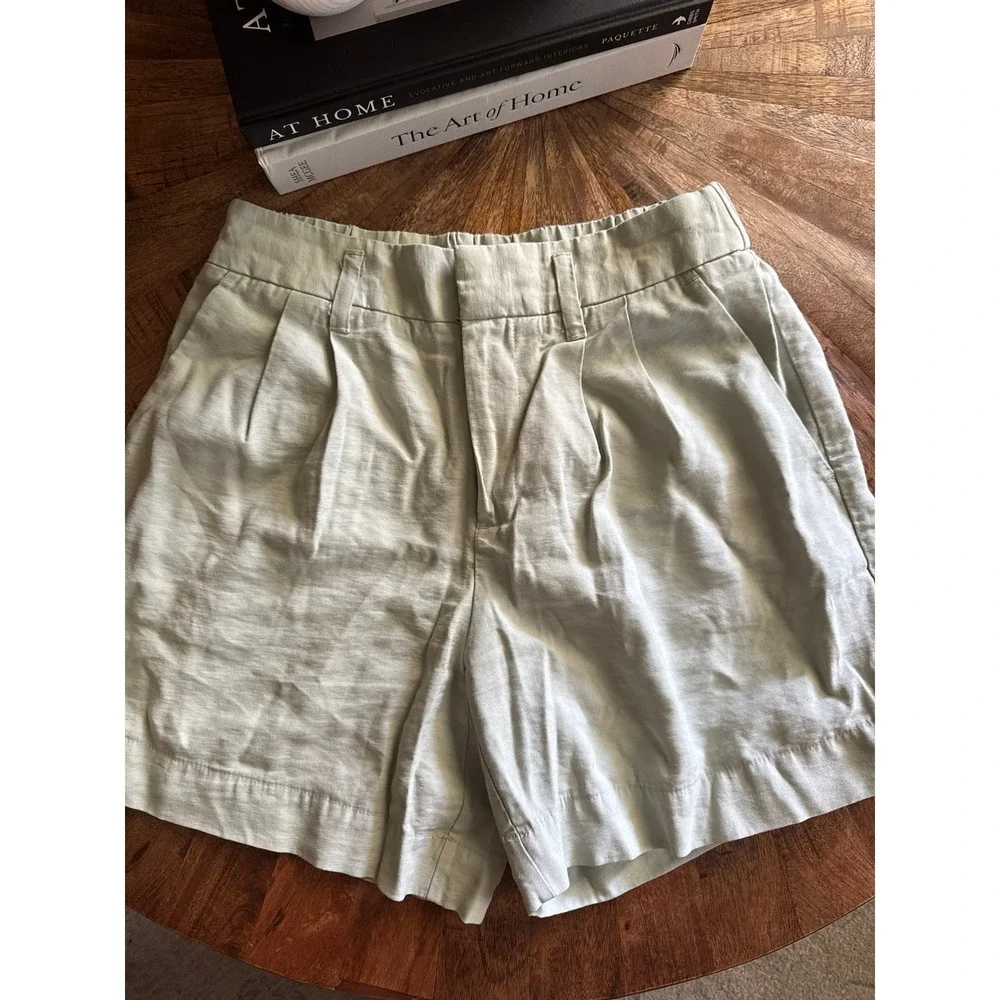 A‎ New Day light green short